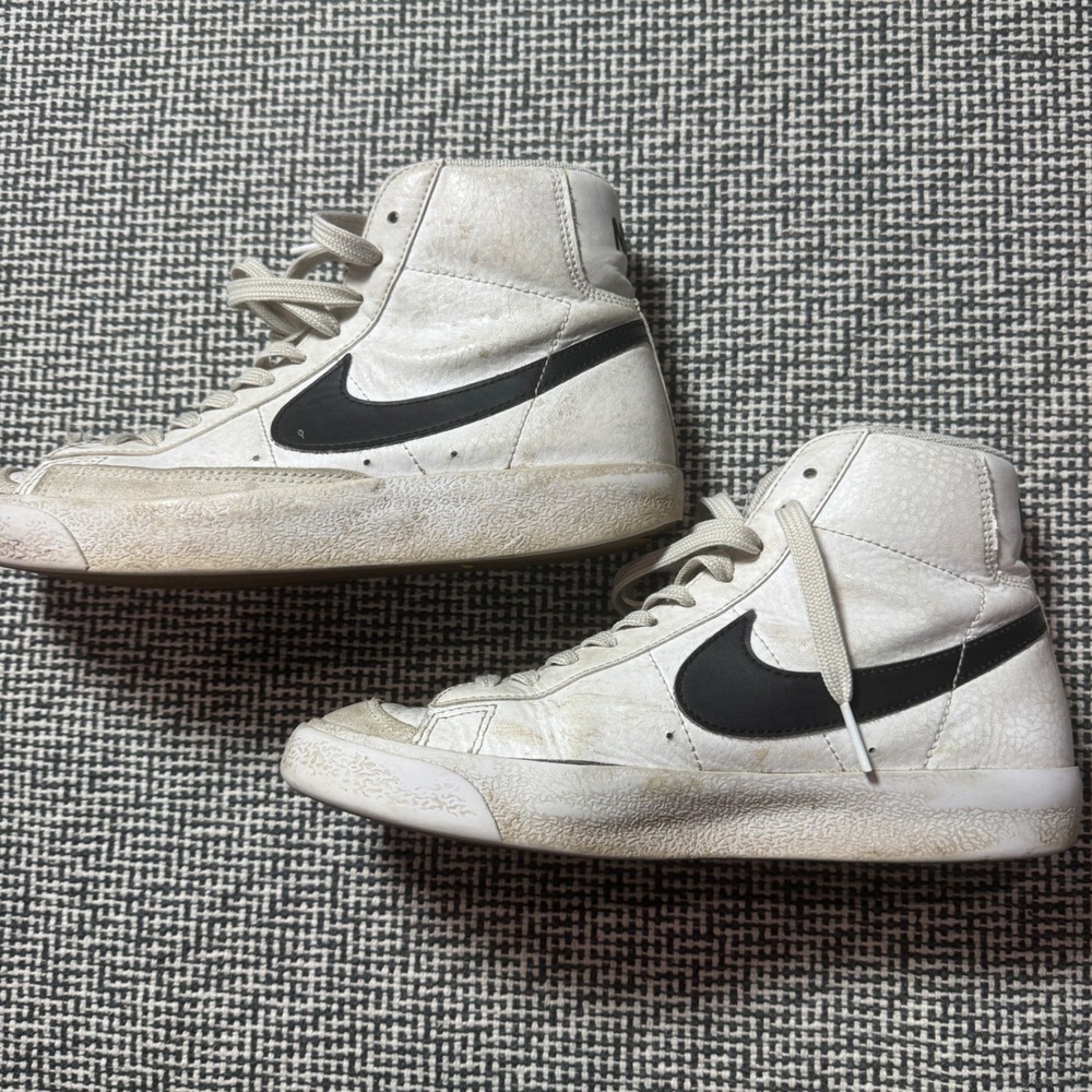 Nike Blazer Mid 77 Kids White Black High Top Sneakers DA4086-100 Size 5Y
